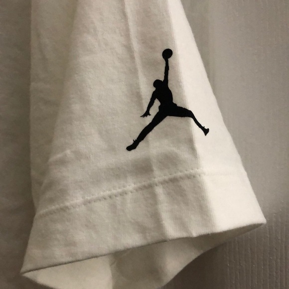 NWT Air Jordan News Clipping Tshirt in White - Picture 2 of 9